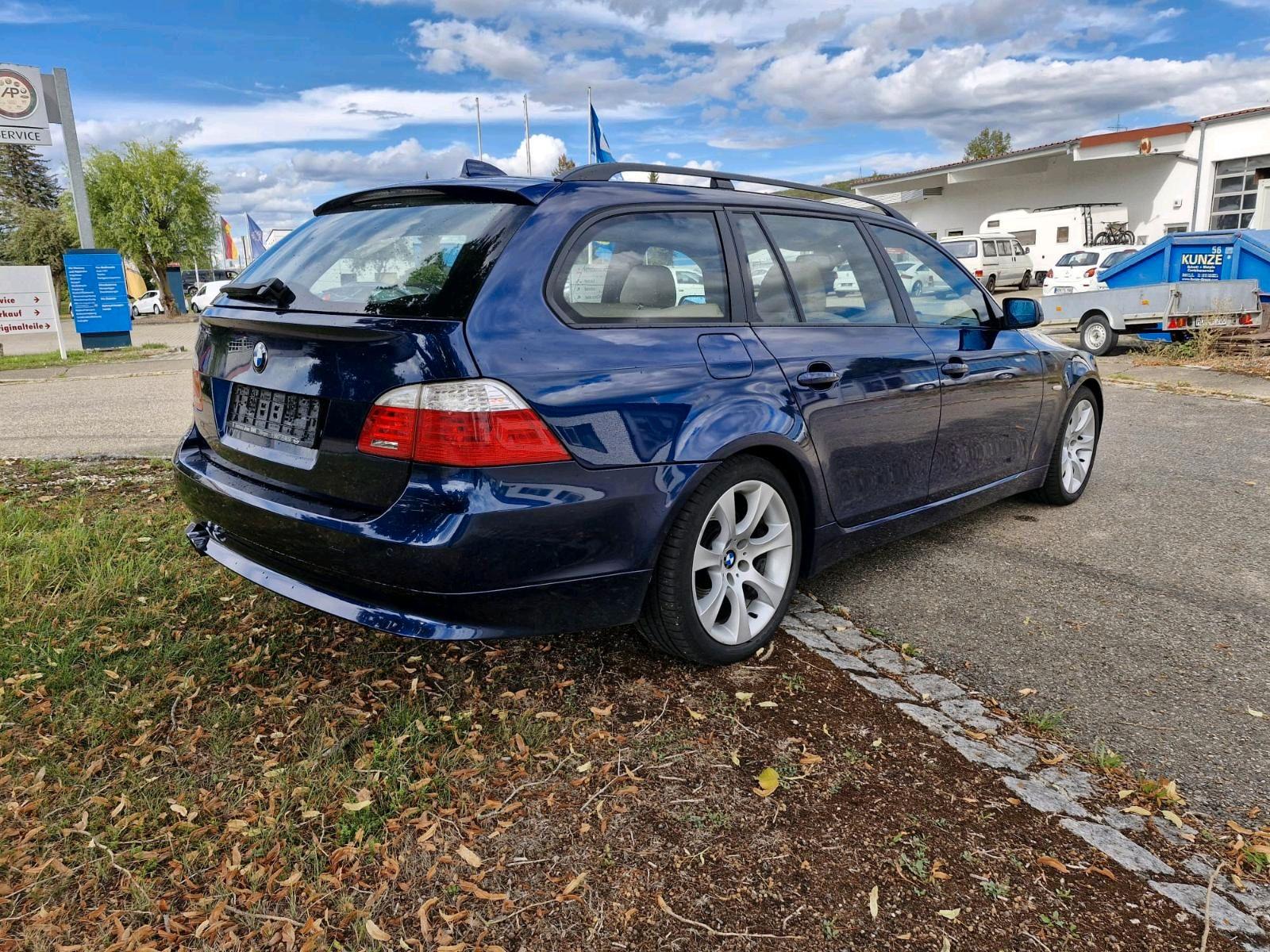 BMW 523 2007 — rear view