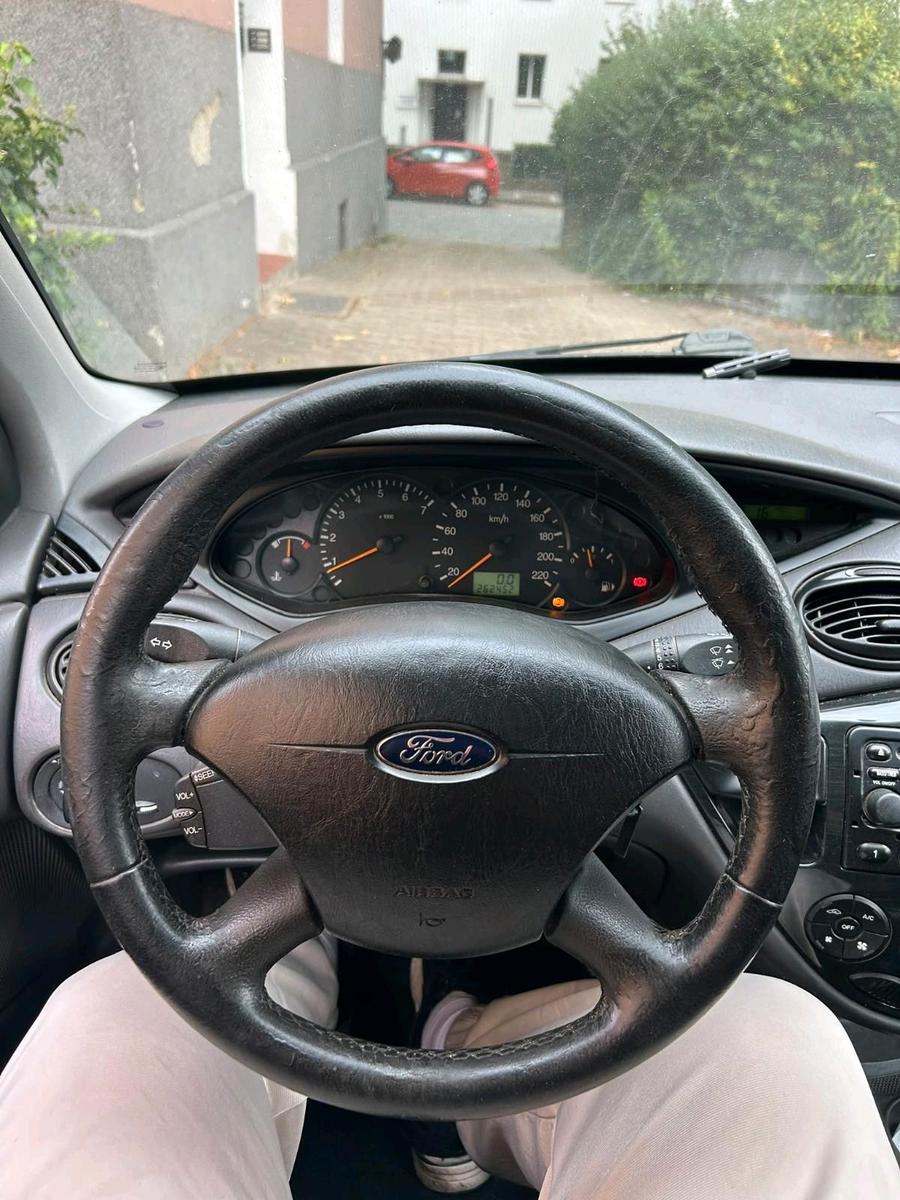 Ford Focus 2004 — photo 10