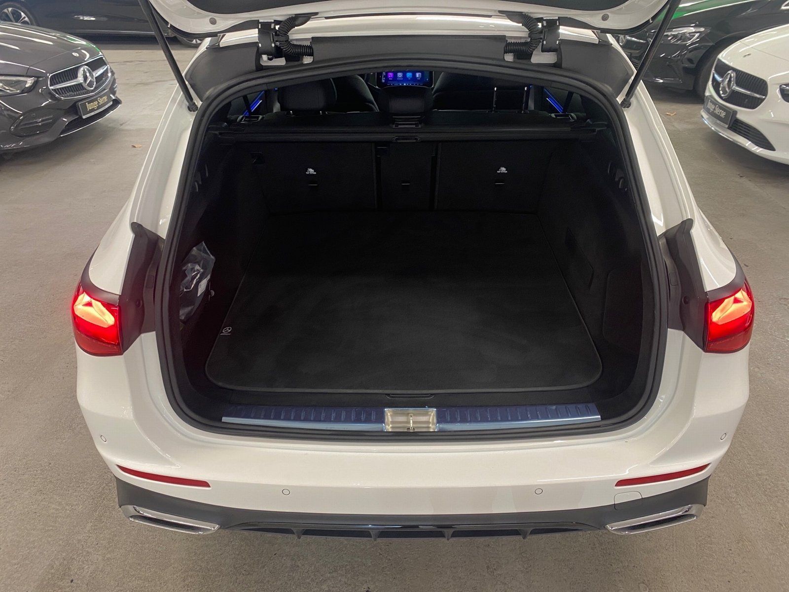 Fahrzeugabbildung Mercedes-Benz E 200 T AMG*AHK*Night*Distro*Totwink*LED*CarPlay