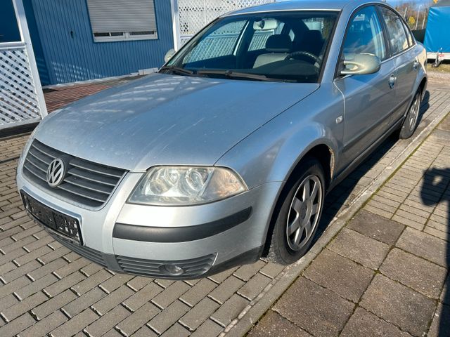 Volkswagen Passat 1.6 Comfortline Klimaautom. Kein TüV