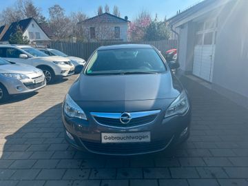 Fahrzeugabbildung Opel Astra J Lim. 5-trg. Edition