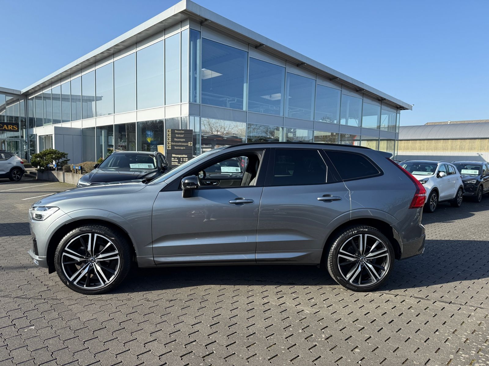 Fahrzeugabbildung Volvo XC60 R Design AHK H/K KAM LED