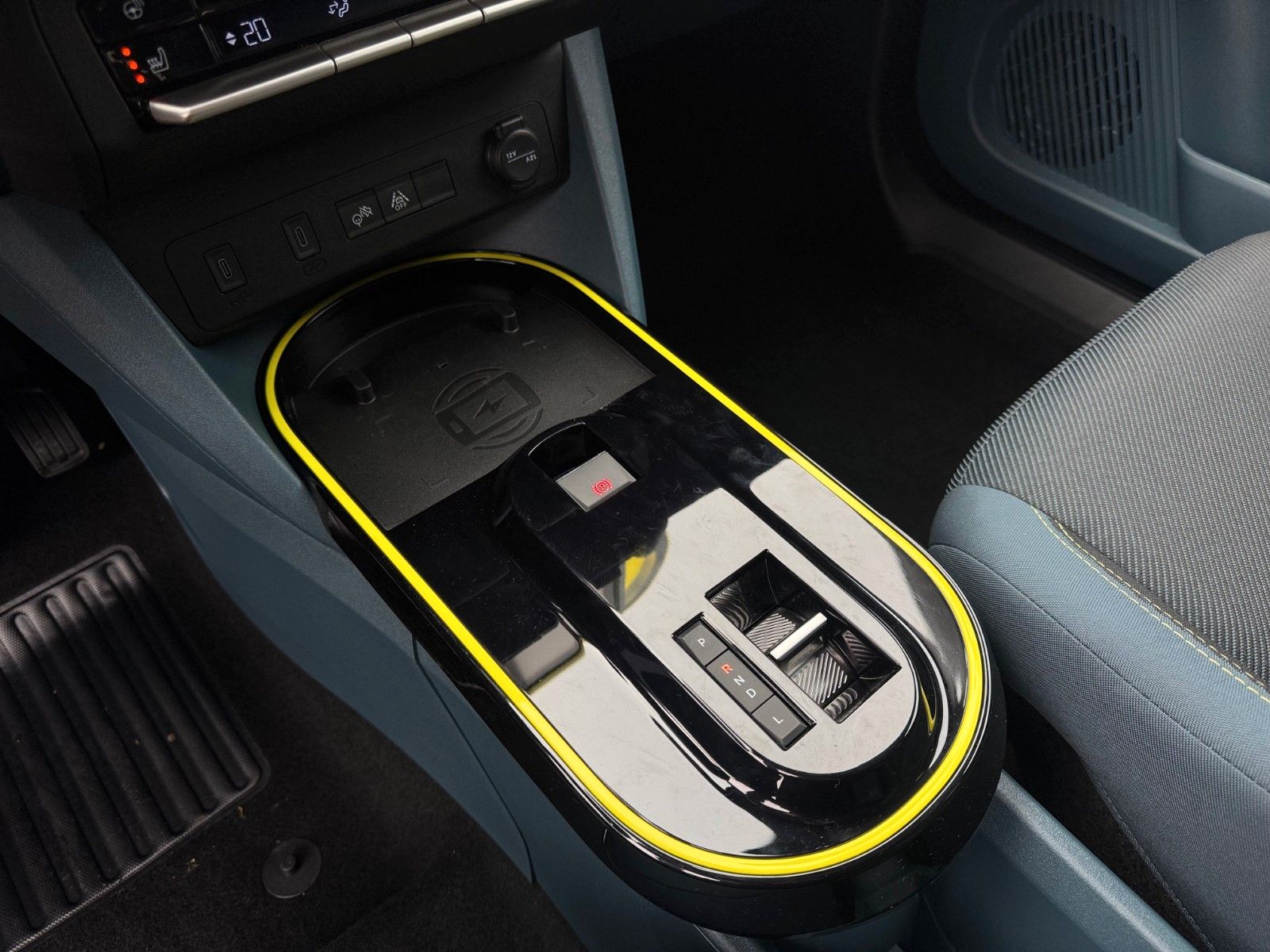 Fahrzeugabbildung Fiat Grande Panda 1.2 Hybrid eDCT Icon Navi Sitzhzg.