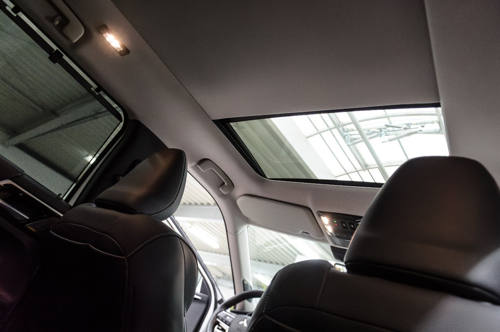 Fahrzeugabbildung Mitsubishi Outlander Top 4WD PHEV Leder LED 4xSHZ 360° HUD