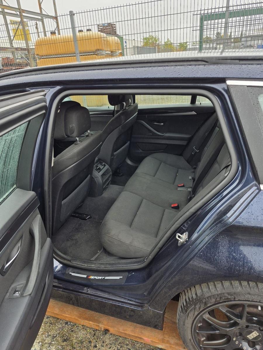 BMW  2011 — photo 6
