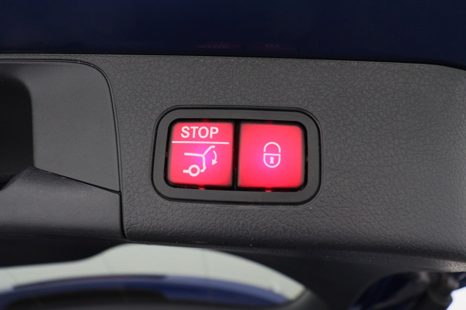 Fahrzeugabbildung Mercedes-Benz GLB 200 d AMG-Line DCT Distronic NAVI LED