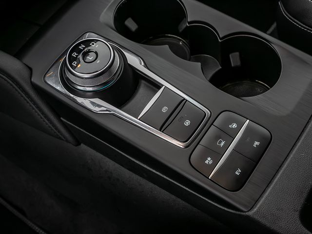 Ford Kuga 2.5 Plug-In Hybrid Titanium X Einparkassi.