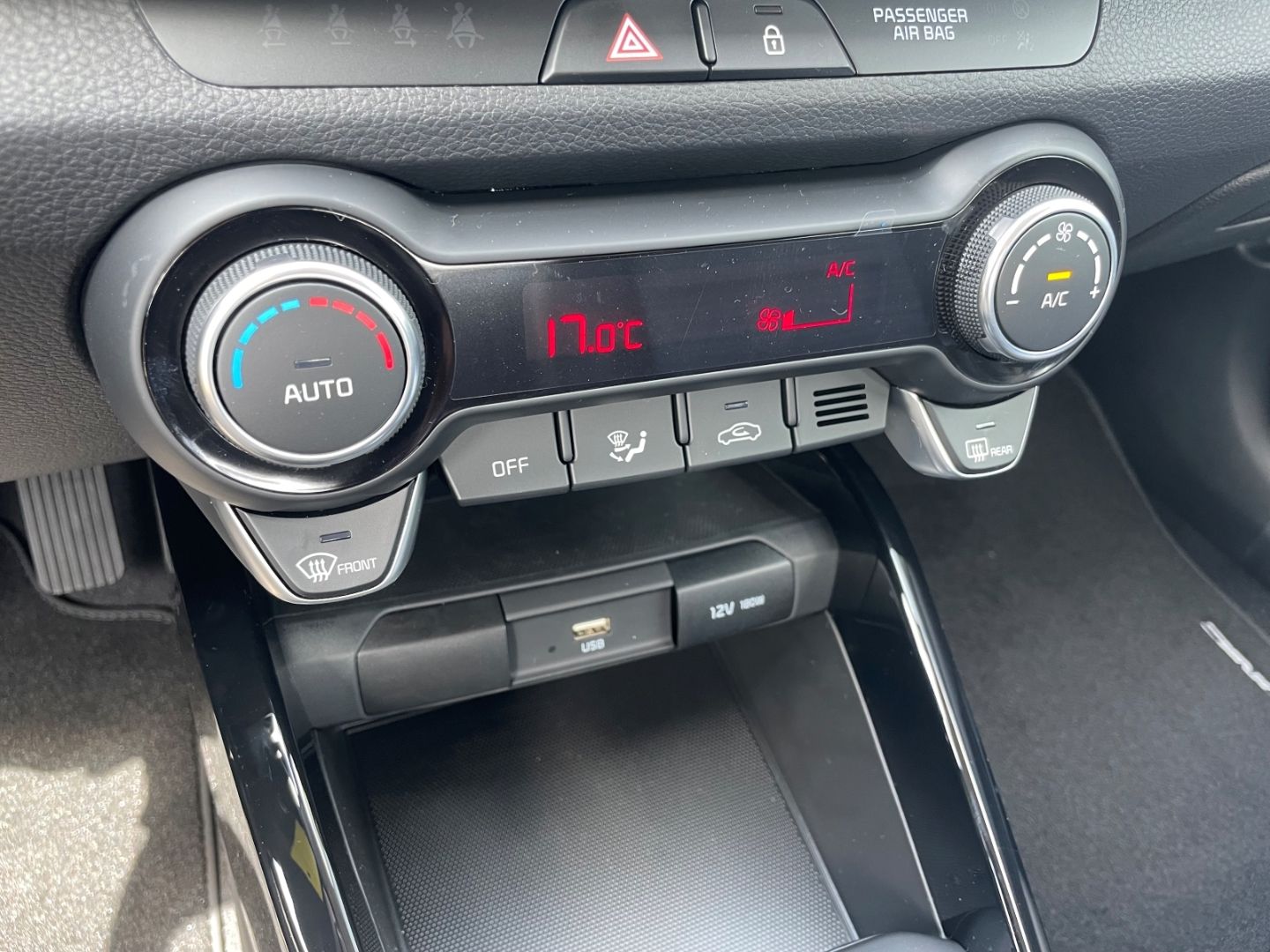 Fahrzeugabbildung Kia Stonic Vision Navi KlimaDAB SHZ LenkradHZG
