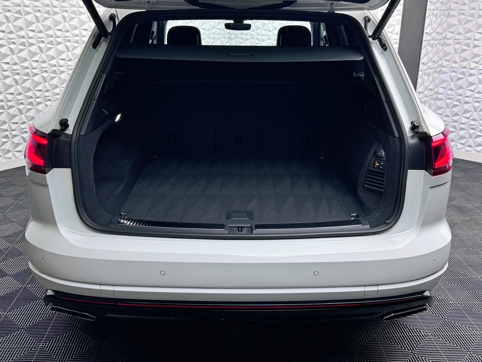 Fahrzeugabbildung Volkswagen 3.0 TDI*R-LINE*IQ*ALLRADLENK*DYNAUDIO*STANDHZ*AH