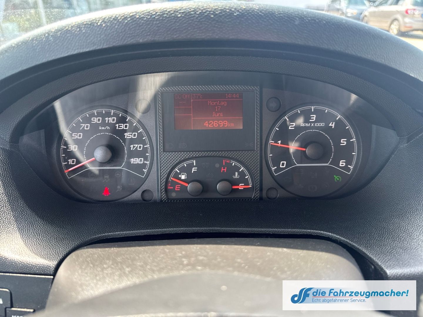 Fahrzeugabbildung Citroën Jumper DoKa Pritsche 35 L4H2 Control Heavy HDi 1