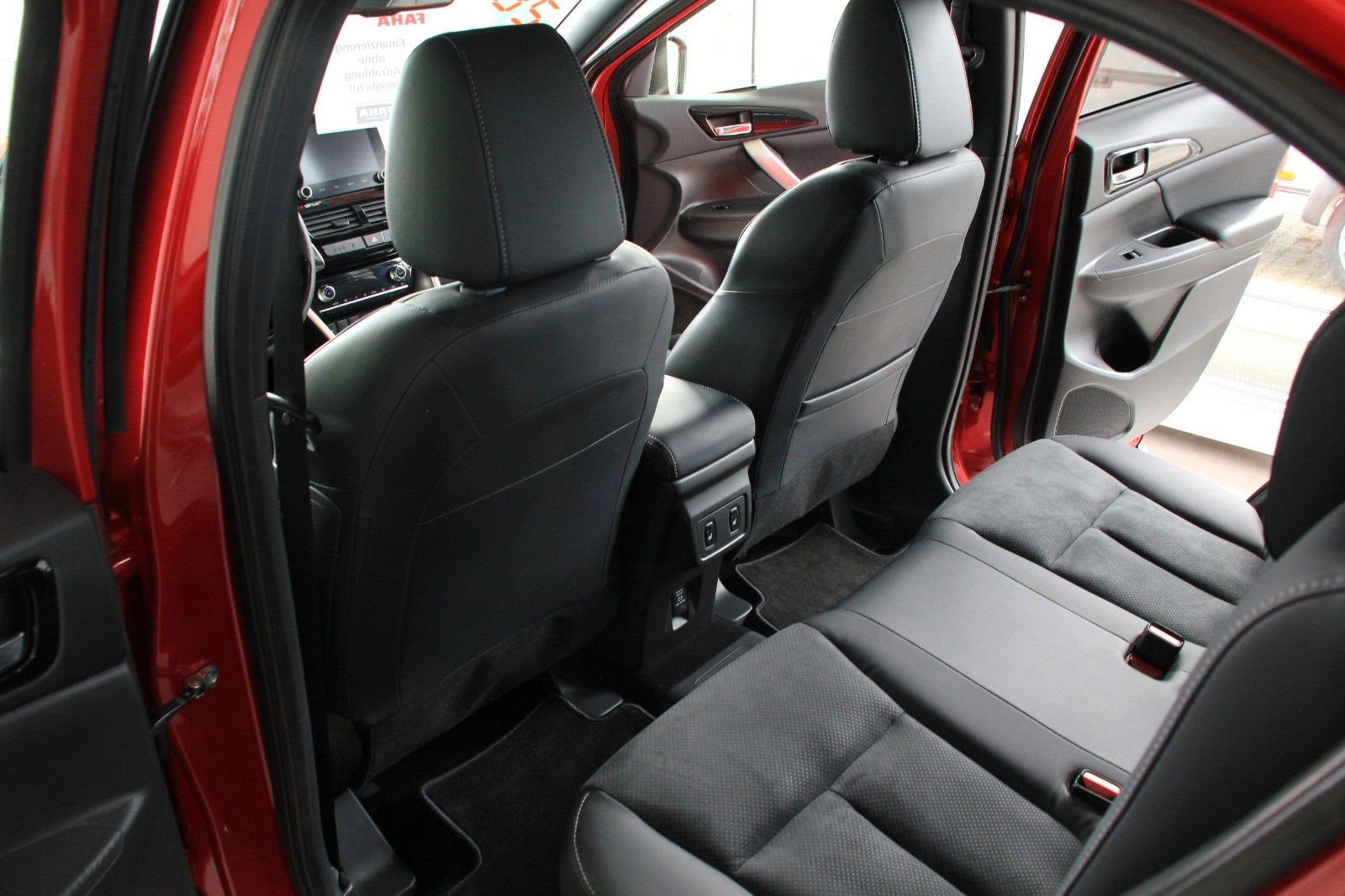 Fahrzeugabbildung Mitsubishi Eclipse Cross Select PHEV 4WD