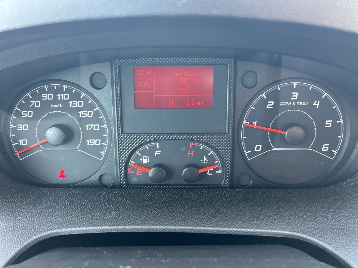 Fahrzeugabbildung Peugeot Boxer Kasten Hochraum 435 TwinCab L4H2 BlueHDi 1