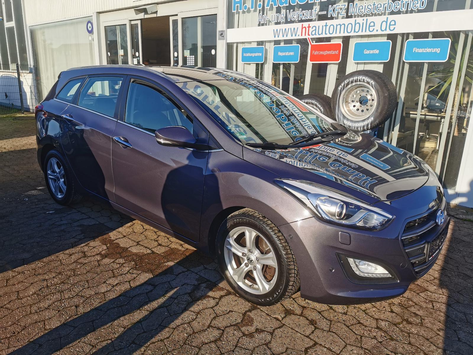 Hyundai i30 cw blue Premium-Navi-Kamera-PDC-Lenkradh.