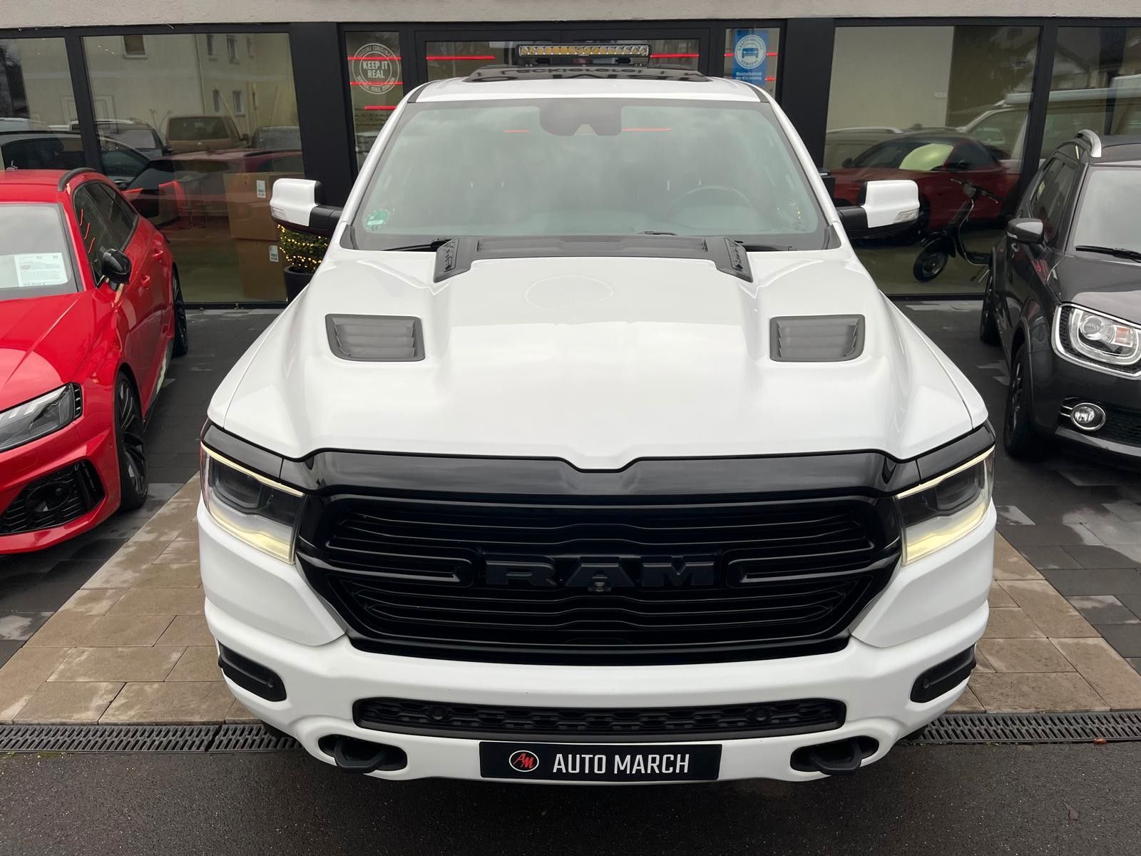 Fahrzeugabbildung Dodge RAM 1500 Laramie / Sport / Crew CAB 4x4
