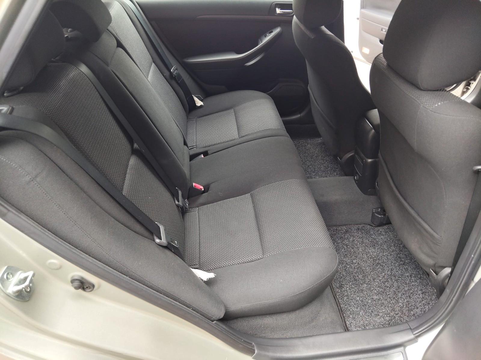 Toyota Avensis 2004 — photo 11