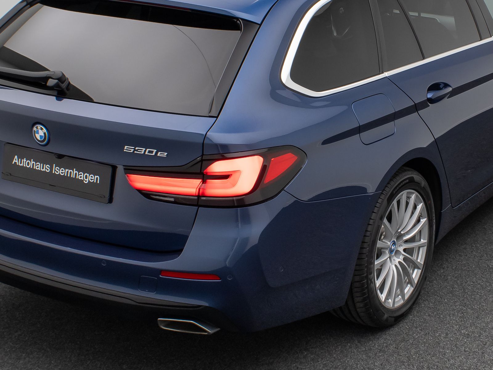 Fahrzeugabbildung BMW 530e Alarm AHK ACC Kamera DAB HiFi WLAN Sport
