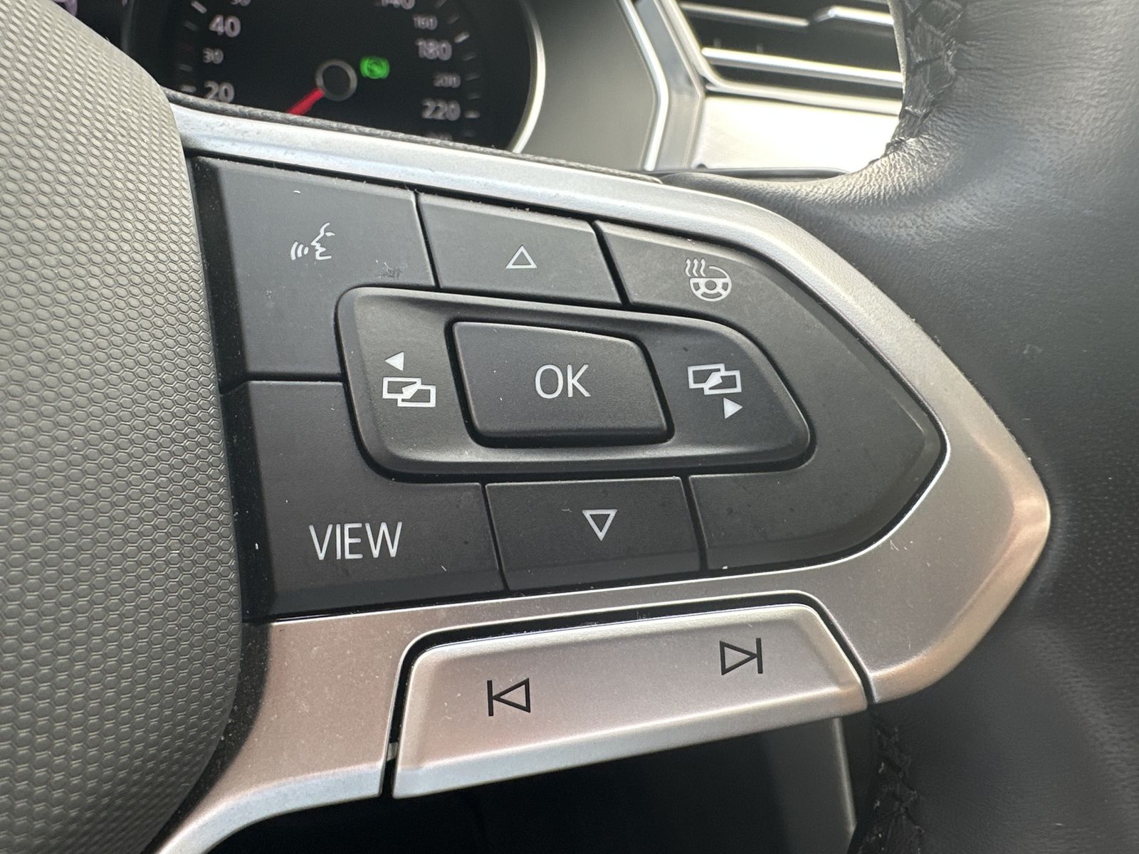 Fahrzeugabbildung Volkswagen Passat Variant 2.0 TDI DSG Business 4Motion NAV