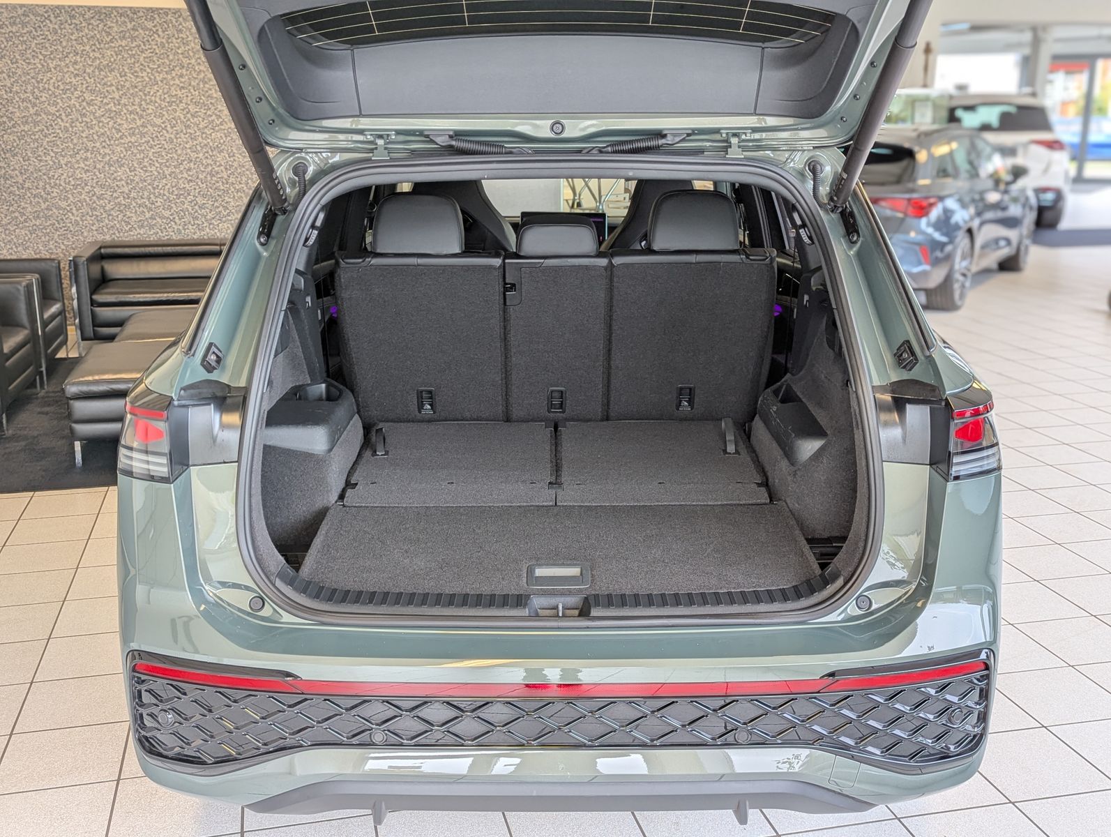 VW Tayron 2.0TDI 4M R-Line Launch Pano Black AHK 20 - Image 19