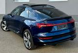 Audi e-tron Sportback 55 quattro S line - mit Elektro-Antrieb: Blau, Geländewagen