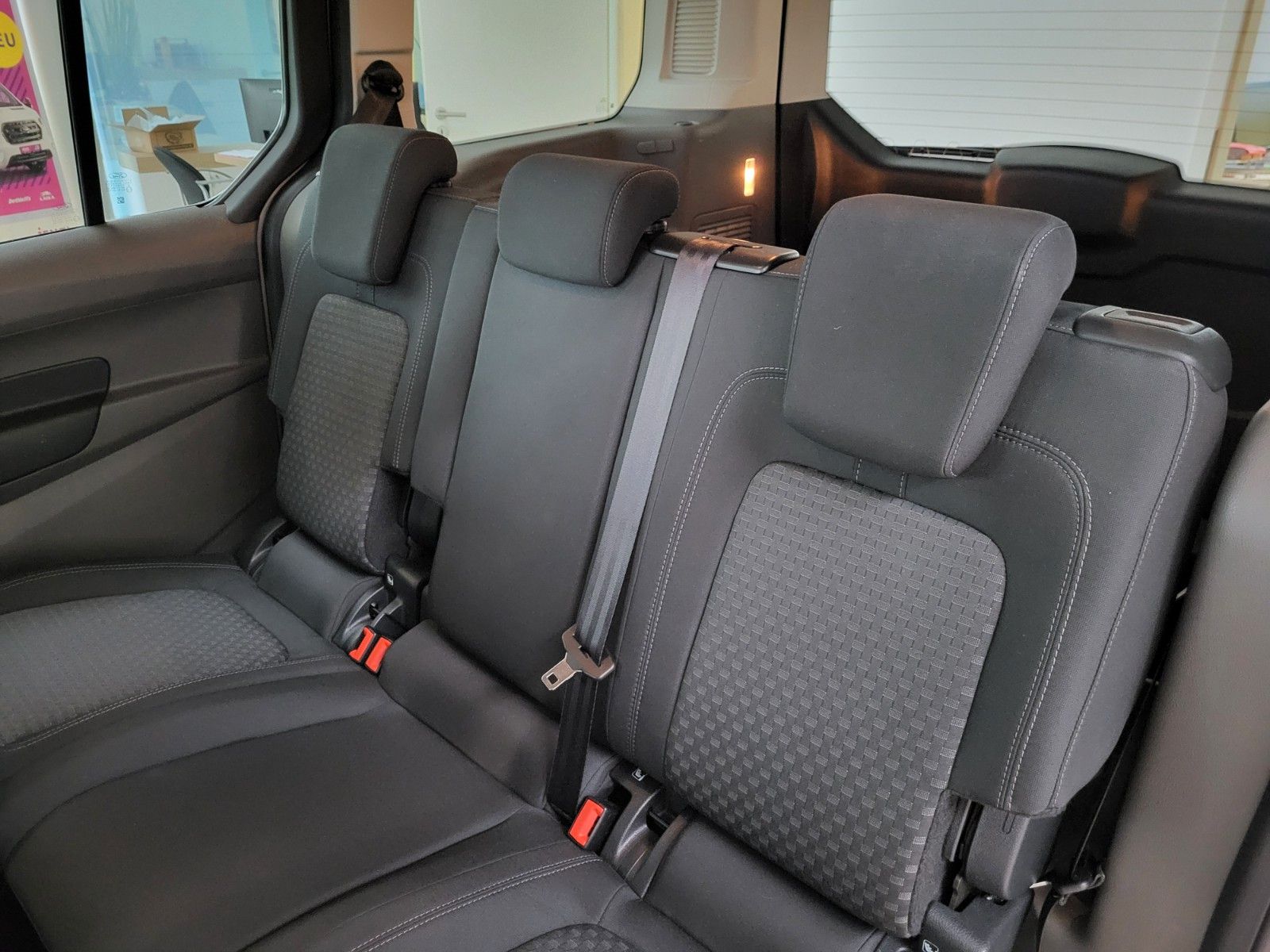 Fahrzeugabbildung Ford Grand Tourneo Connect Sitzheiz., Klima