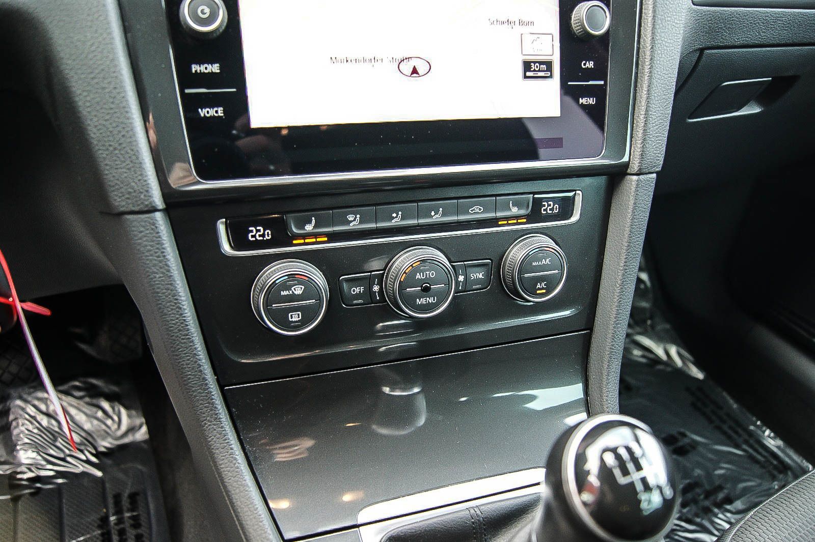 Fahrzeugabbildung Volkswagen Golf VII Variant 1.0TSI SOUND NAVIGATION ACC App