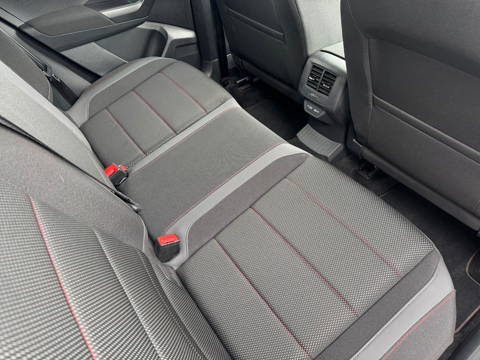 Fahrzeugabbildung Volkswagen T-Roc Sport 1.5 TSI