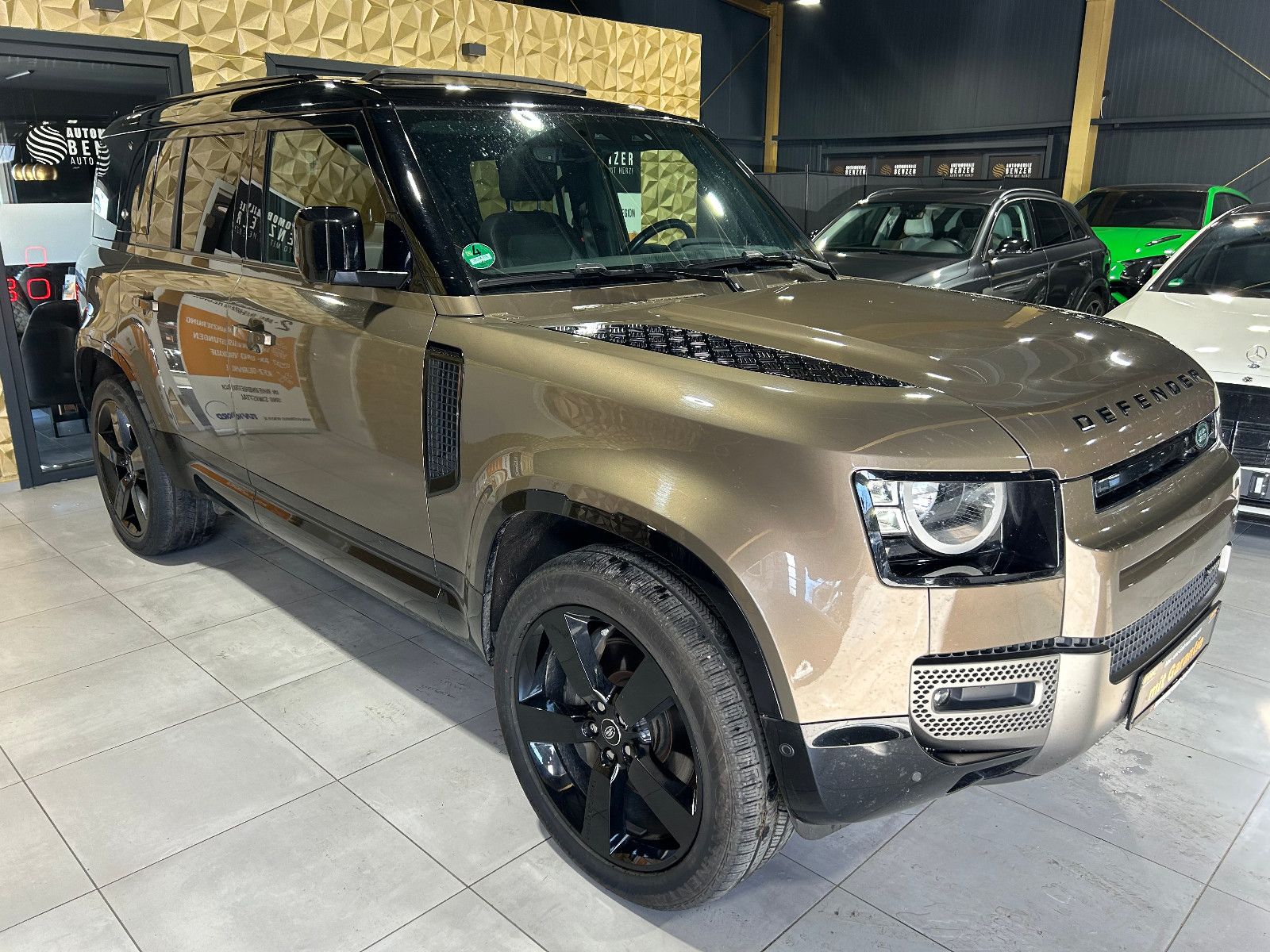 Fahrzeugabbildung Land Rover Defender 110 X-Dynamic S/HEAD-UP/PANO/360°/APPLE