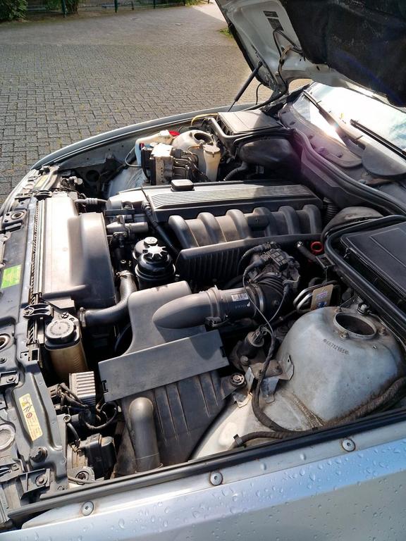BMW 523