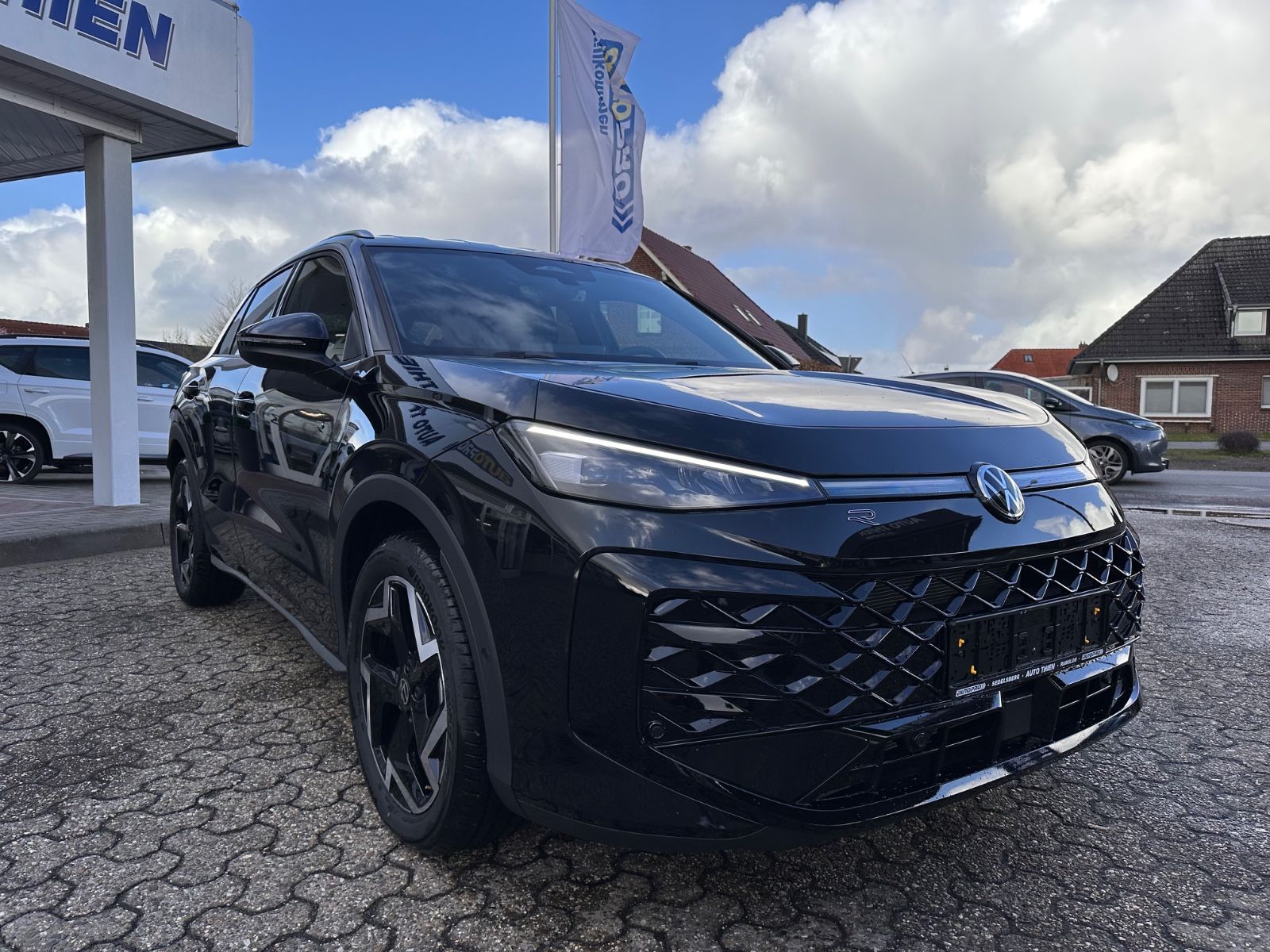 Fahrzeugabbildung Volkswagen T-Roc R Line 1.5 eTSI DSG APP/ACC/AHK/LED/eHeck