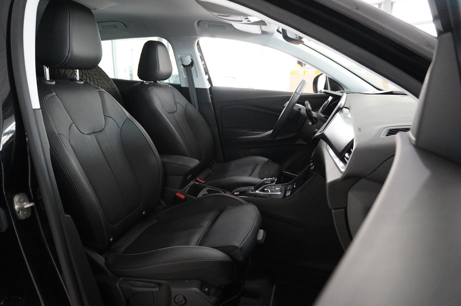 Fahrzeugabbildung Opel Grandland (X) 1.6T GSe HYBRID 4X4 NAVI/LED/SPORT
