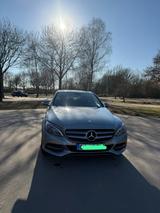 Mercedes-Benz C200   - silberne Mercedes-Benz 200