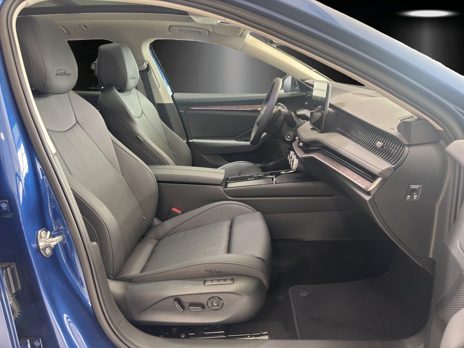 Fahrzeugabbildung SKODA Superb Combi L&K 2,0 TDI 142 kW DSG 4x4