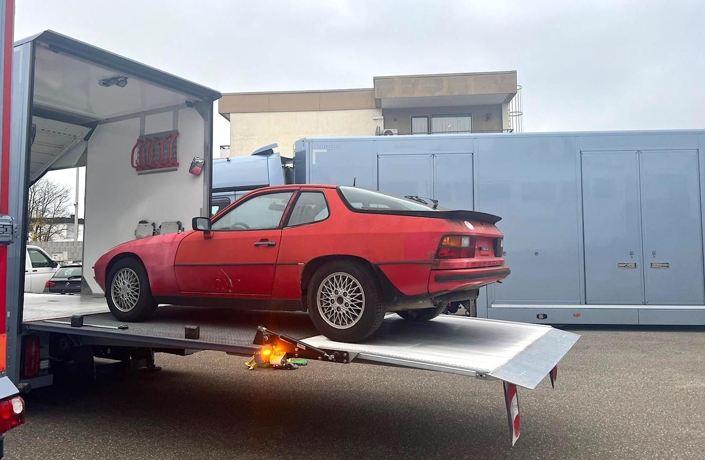 Porsche 944