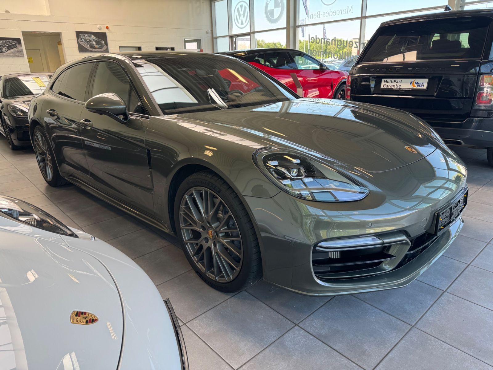 Fahrzeugabbildung Porsche Panamera Sport Turismo 4 E-Hybrid Platinum Editi