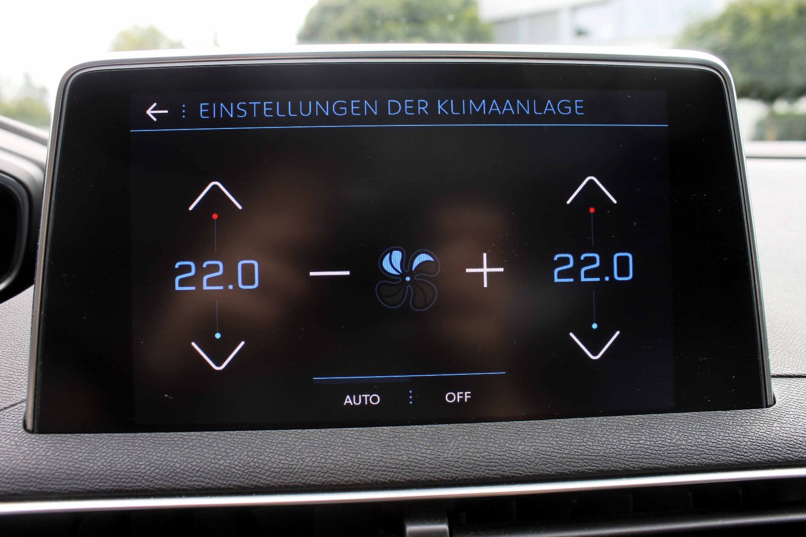 Fahrzeugabbildung Peugeot 3008 PureTech 180 Allure LED ACC 360° PANO SHZ