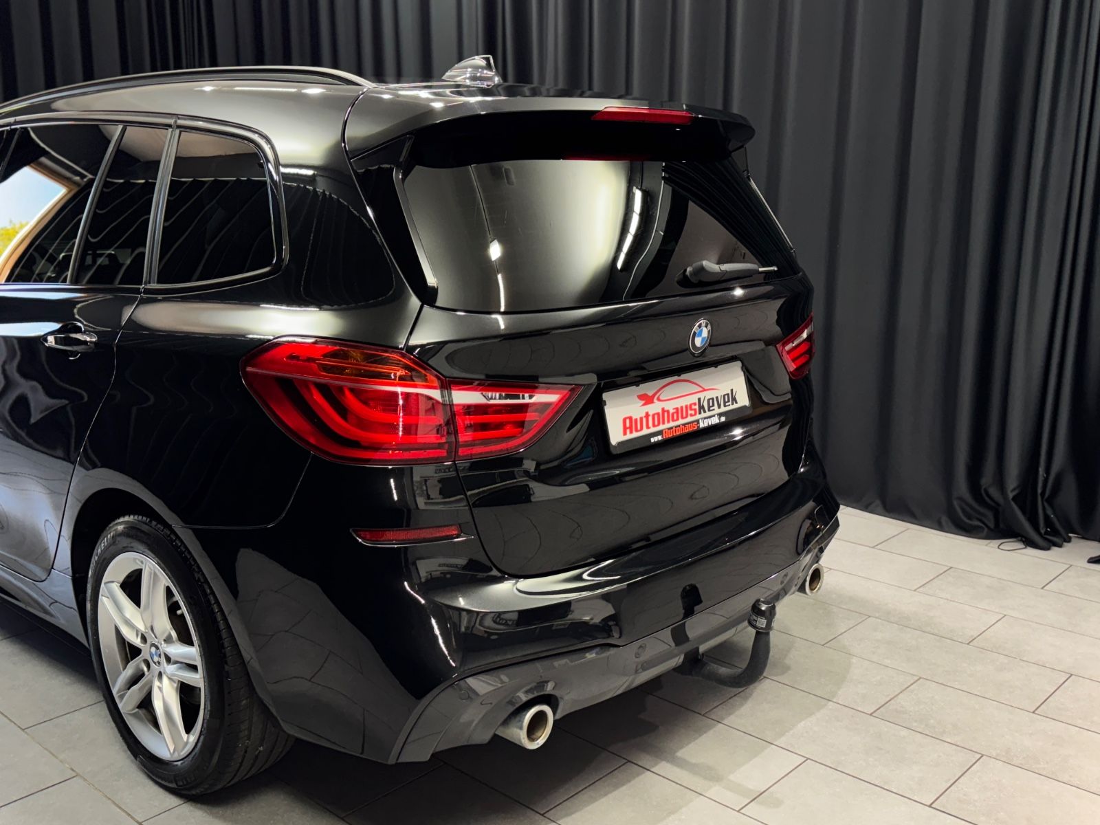 Fahrzeugabbildung BMW 220i Gran Tourer M Sport|AUTOMATIk|7-SITZER|NAVI
