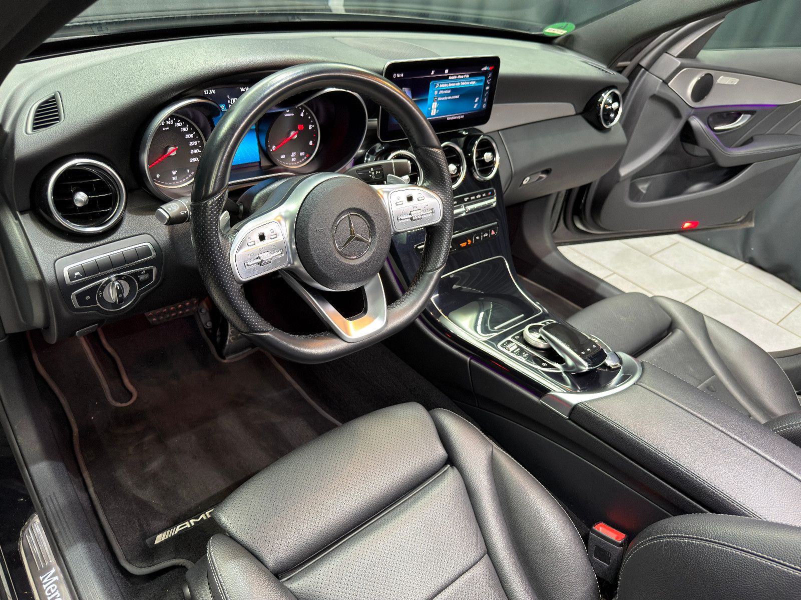 Fahrzeugabbildung Mercedes-Benz C 220d T 4Matic|AMG-LINE|PANORAMA|LED|NAVI|LEDER