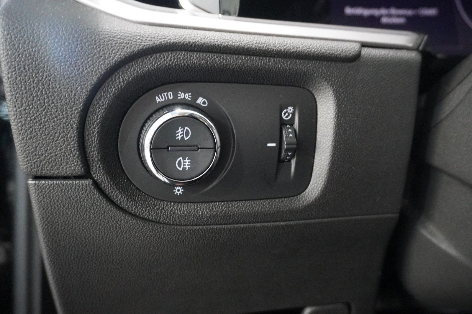 Fahrzeugabbildung Opel Grandland (X) ULTIMATE 4HYBRID NAVI/LED/SPORT/SH