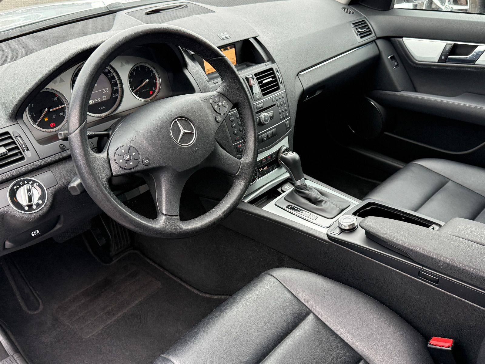 Fahrzeugabbildung Mercedes-Benz C 350 Limousine Avantgarde Aut Bi-Xenon Leder