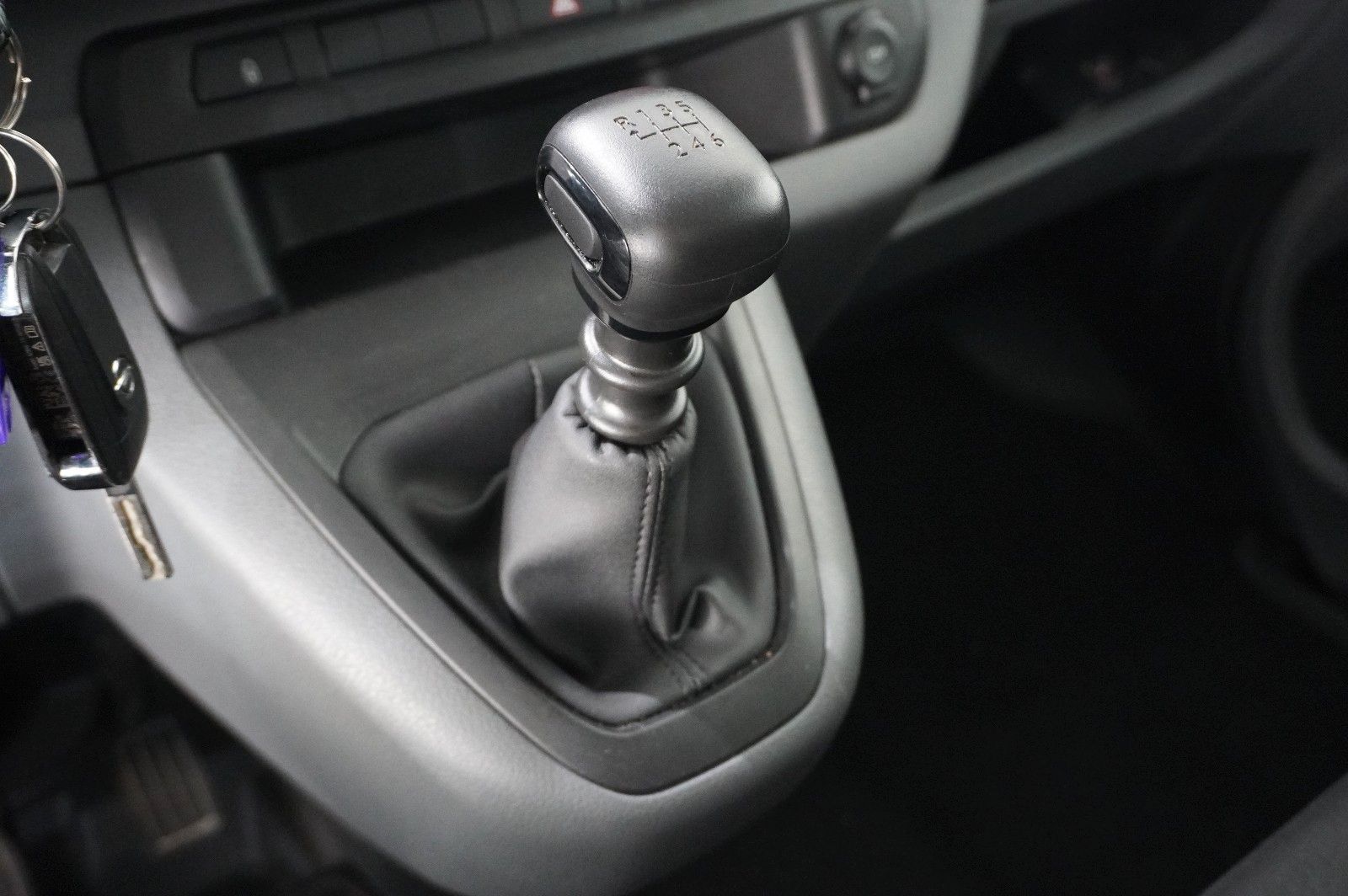 Fahrzeugabbildung Opel Vivaro C Kombi 2.0D "L" 9-SITZER NAVI/TEMP./DAB+