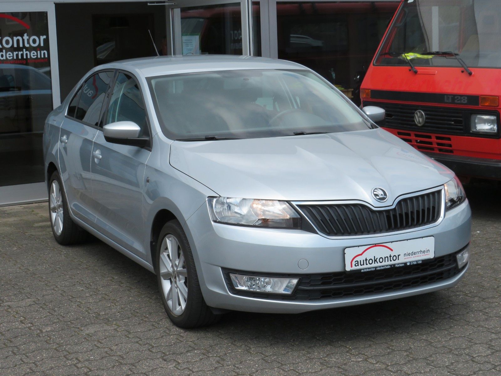 Fahrzeugabbildung SKODA Rapid Ambition SITZH. 8-FACH AHK CLIMATR. 1.Hand