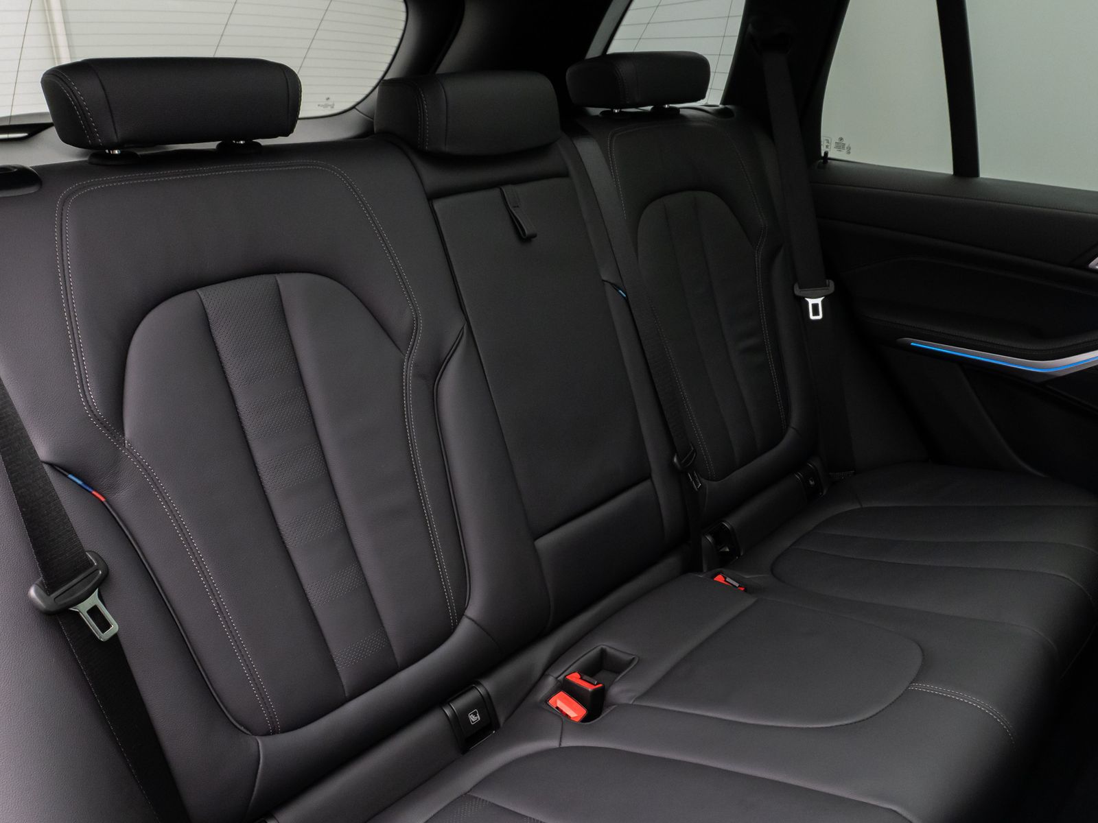 Fahrzeugabbildung BMW X5 xD45e M Sport Panorama Laser 360°HUD DAB HiFi