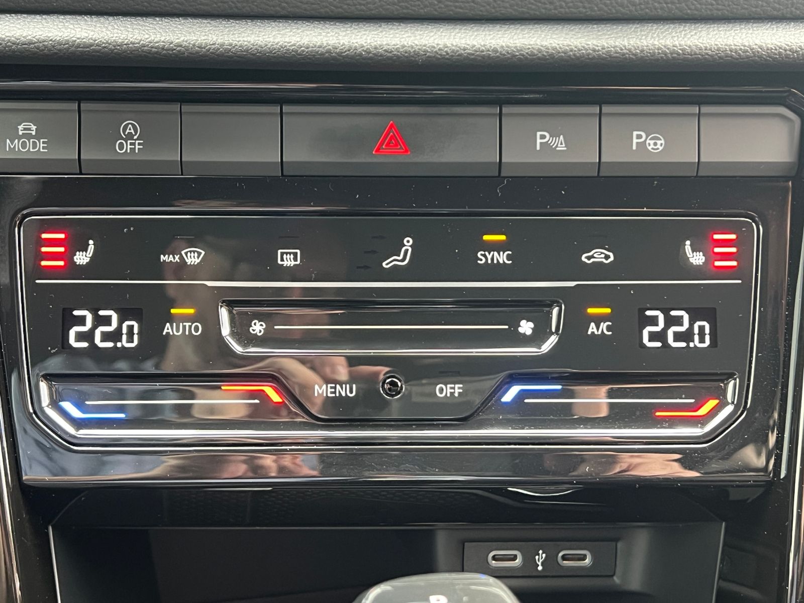 Fahrzeugabbildung Volkswagen T-Roc R-Line 1.5 TSI DSG *AHK,LED,BlackStyle,LM