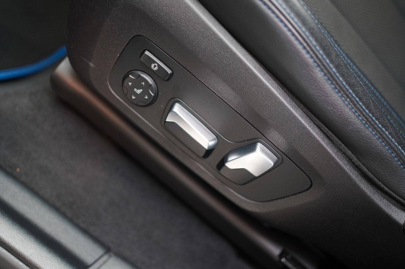 Fahrzeugabbildung BMW X4 xDrive 30i M Sport AHK+Standheizung+Head Up++