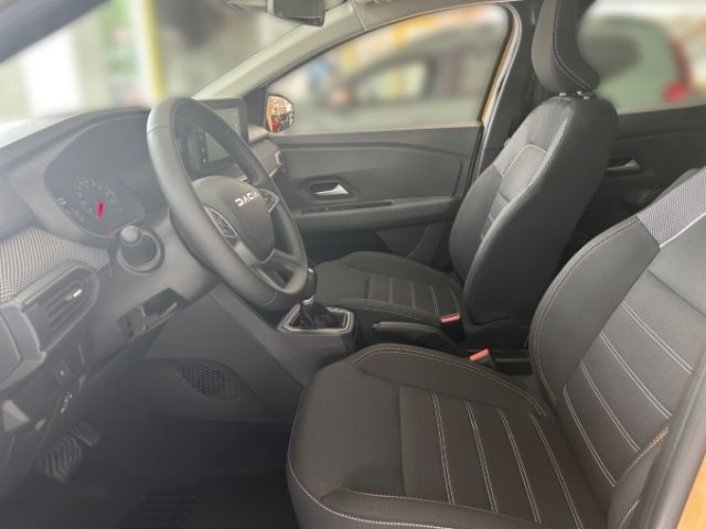 Fahrzeugabbildung Dacia Sandero Stepway Expression TCe 90 CVT Navi LED F