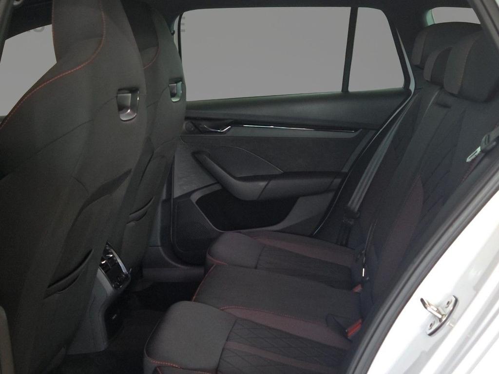 Skoda Octavia 2023 г. Белый, пробег 52600 км