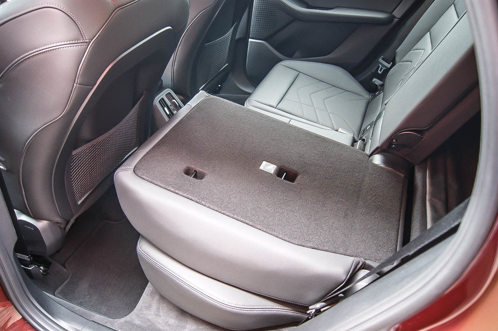 Fahrzeugabbildung BMW 223 Active Tourer i xDrive LEDER HEAD-UP WINTER