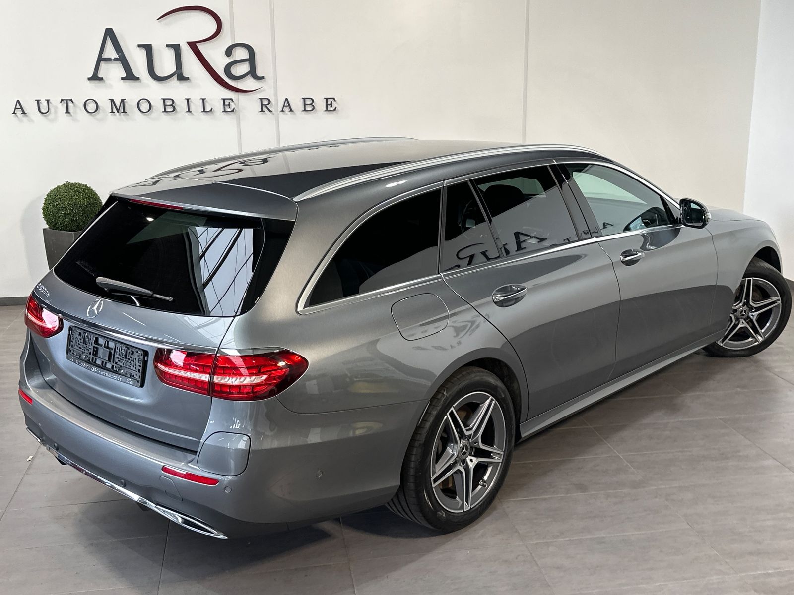 Fahrzeugabbildung Mercedes-Benz E 300de T AMG Line NAV+LED+ACC+KAMERA+HUD+AHK+PP