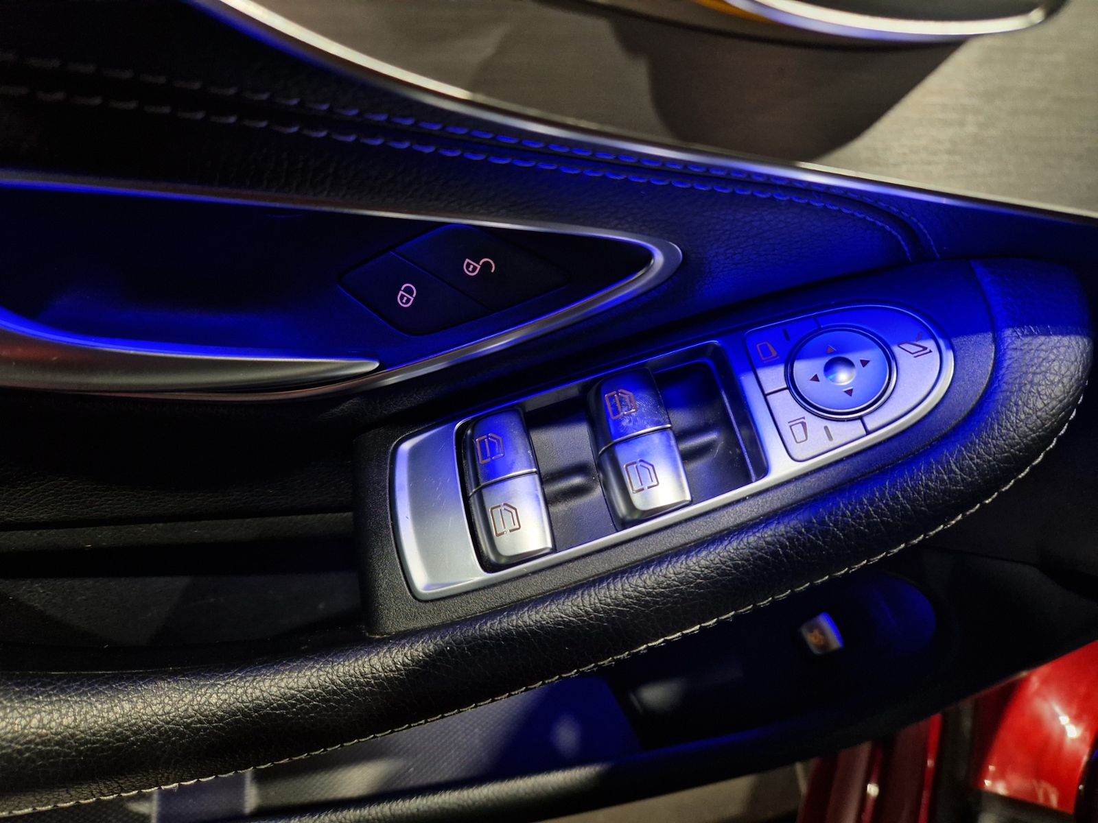 Fahrzeugabbildung Mercedes-Benz C 300 Cabrio AMG Line HUD LED NAV SHZ RFK 18"