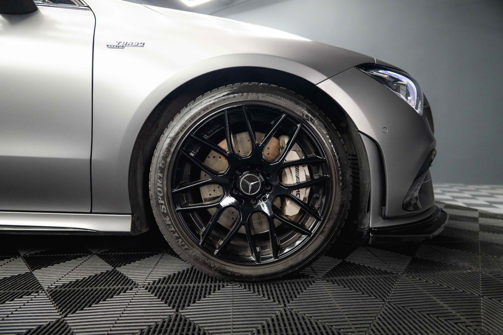 Fahrzeugabbildung Mercedes-Benz CLA 35 AMG 4Matic Performance Night-Paket | Pano